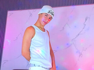 Screen Shot of Trio_twink_hot