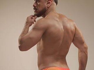 Screen Shot of Luciano