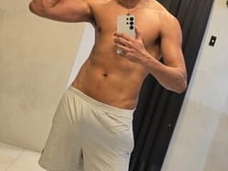Screen Shot of Leo Melo
