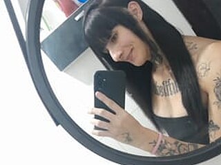 Screen Shot of Magrela Tatuada