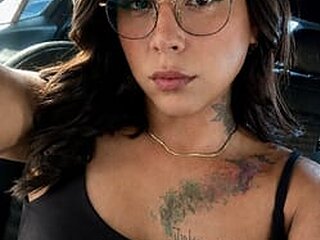 Screen Shot of Ariela Ferraz